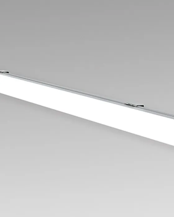 Luminaire industriel étanche Simon 780 dans parking souterrain