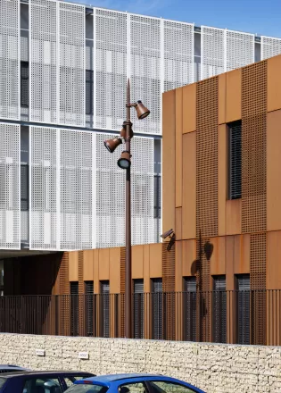 Simon Fogo projector lighting an outdoor urban environment