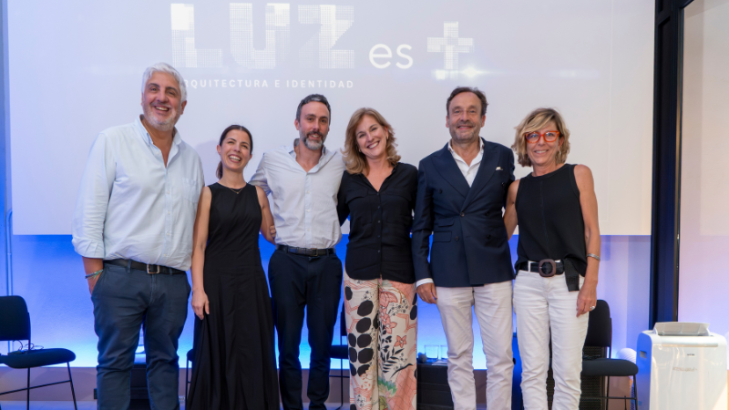 evento-luz-es-mas-arquitectura-e-identidad-showroom-simon-coruna1