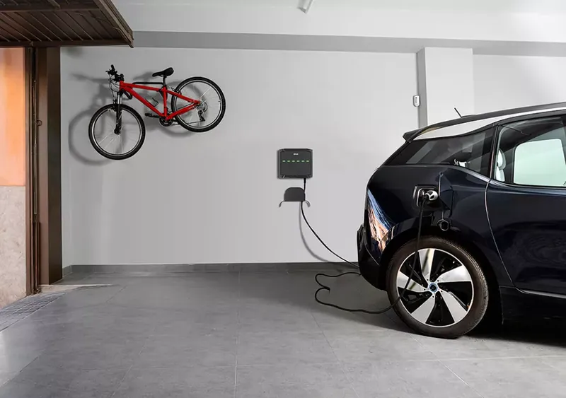 Simon SM40 installed in a residential home charging environment