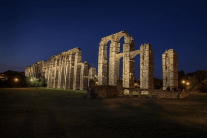 iluminación de monumentos y edificios históricos . 8