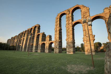iluminación de monumentos y edificios históricos . 7