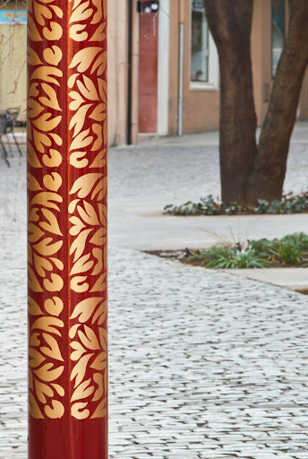 diseño de las luminarias kuma con arte de Miquel Blay