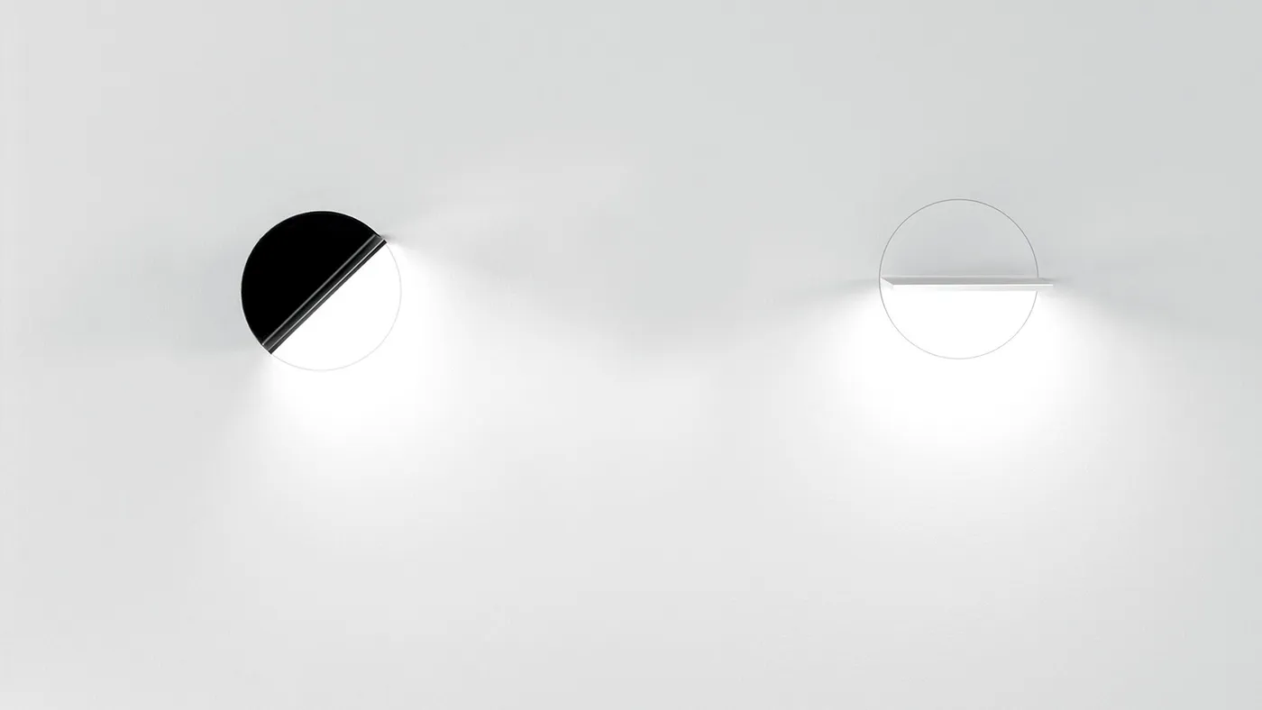 Dos luminarias Simon Loop (acabados blanco y negro) montadas sobre pared mostrando su escalabilidad sobre el plano vertical