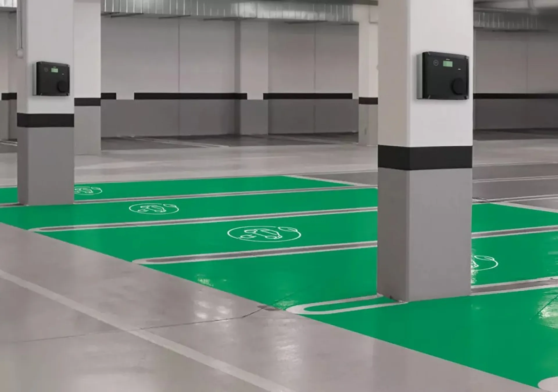 Simon SM20 electric vehicle charger for business environments