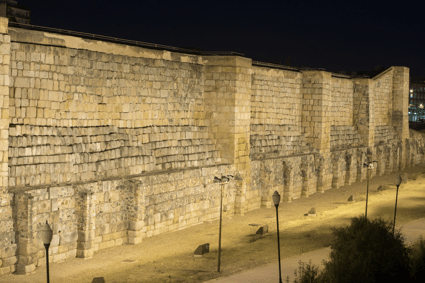 iluminación de monumentos y edificios históricos . 6