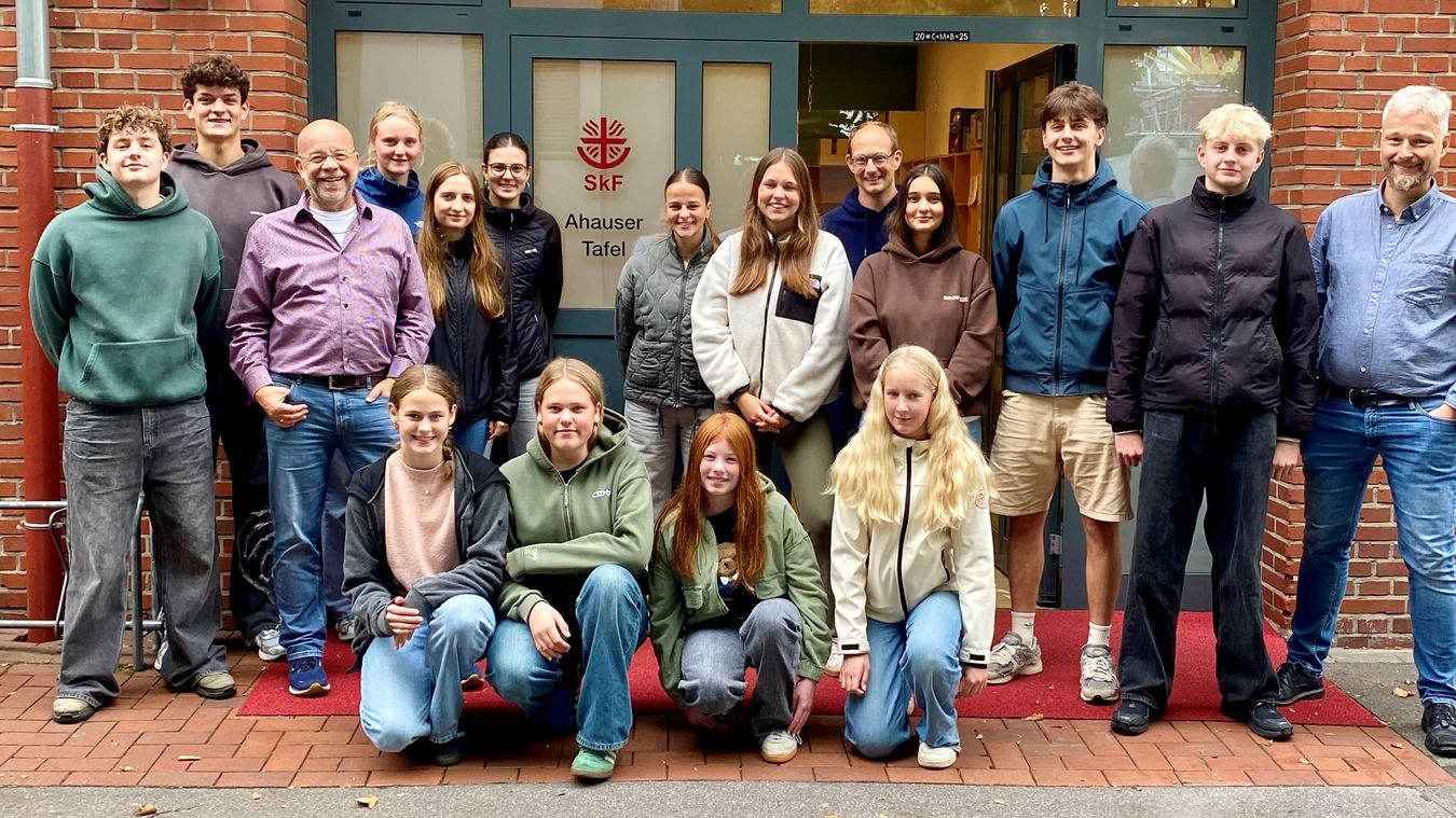 Schüler des AHG, Herr Plaß und Johannes Lügering