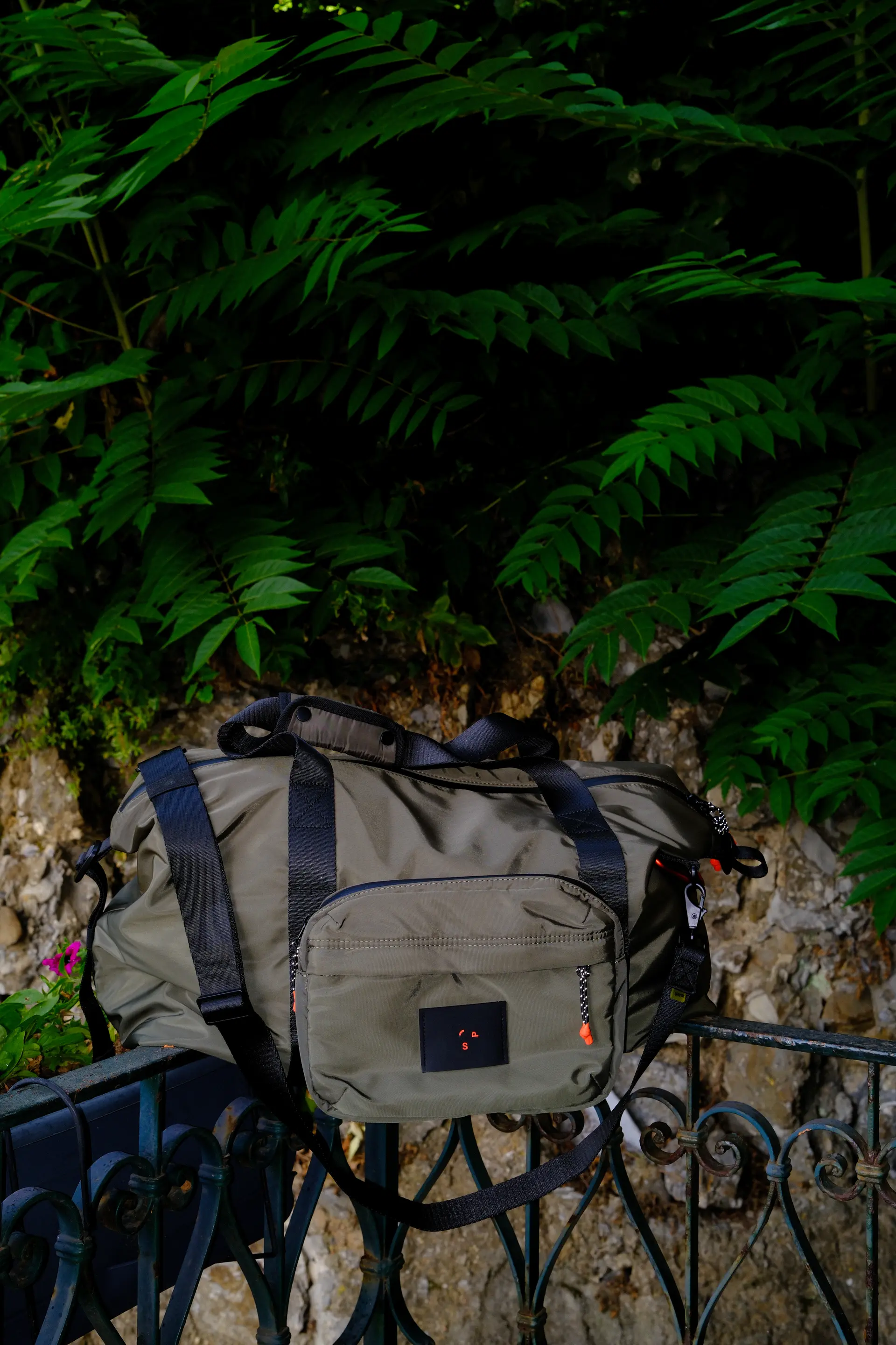 https://a.storyblok.com/f/325752/5152x7728/8fd4ca4446/duffle-green-2.jpg