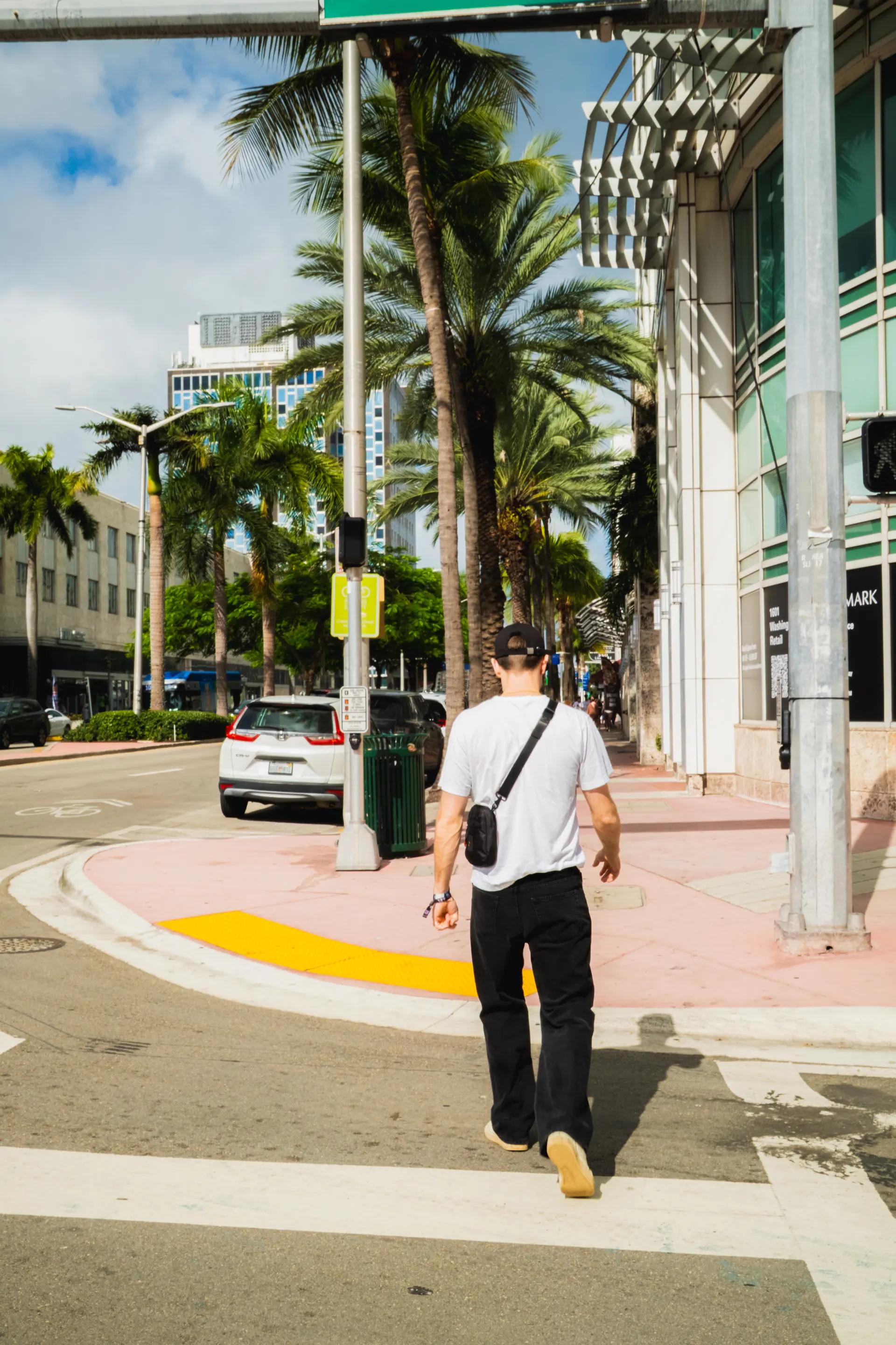 https://a.storyblok.com/f/325752/5152x7728/93d07946f4/claudia-x-sp-tech-001-miami.jpg