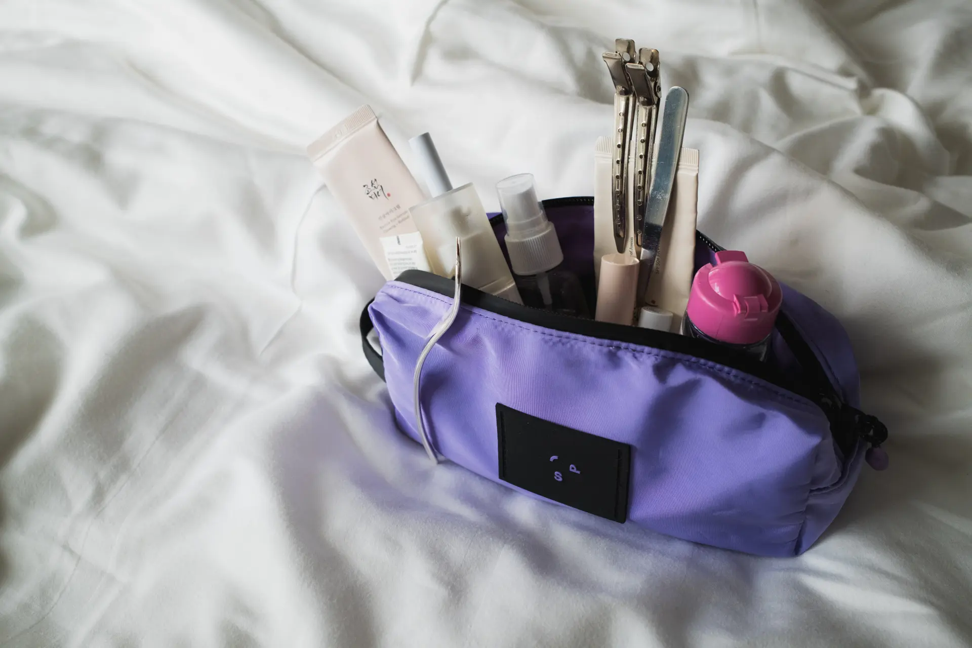 https://a.storyblok.com/f/325752/7728x5152/70bdf81b48/boxy-organiser-purple.jpg
