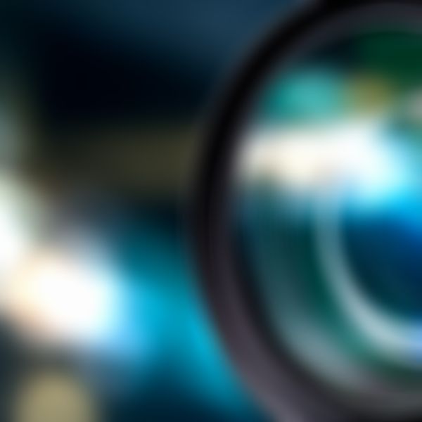 Nahaufnahme eines Kameraobjektivs.