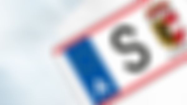 Ausschnitt eines österreichischen Kfz-EU-Kennzeichens