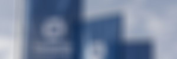 3 große Fahnen mit dem GARANTA Logo