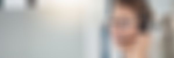 Dame in einem Call Center