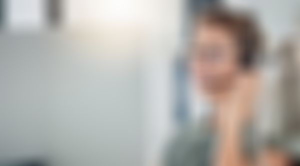 Dame in einem Call Center