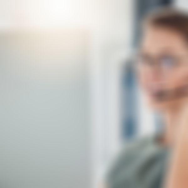 Dame in einem Call Center