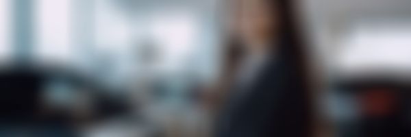 Beraterin im Autohaus