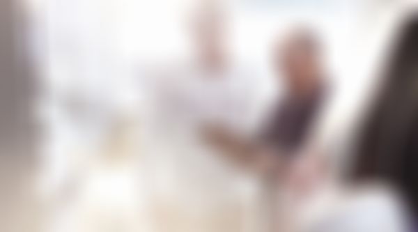 zwei Männer in der Werkstatt