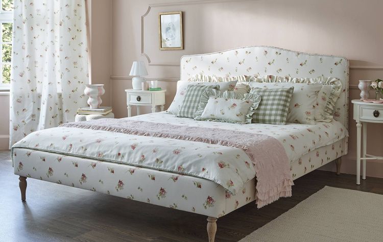 Nostalgic rose floral bed.