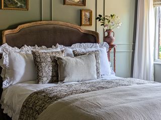 Love Story Cocoon Mole, The Style Pad