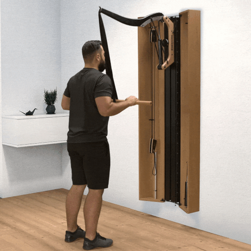 Trizepsübung mit Griffstange