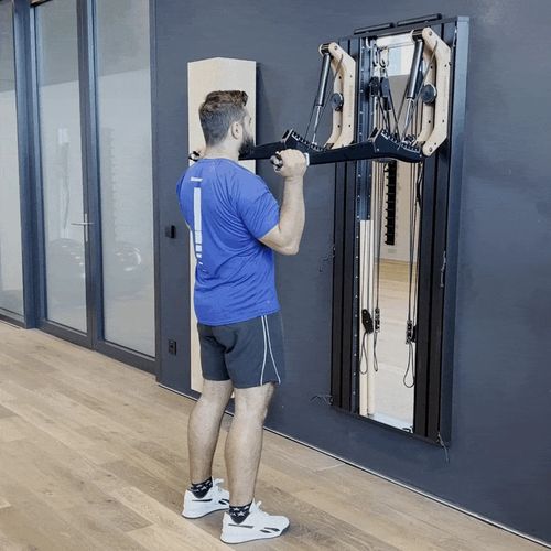 Shoulder press on the horn alternating