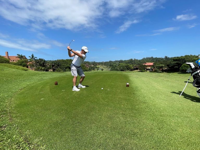 Andrea Mantoan Golfabschlag auf dem Platz