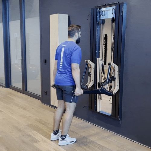 Calf raise with grip on the horn