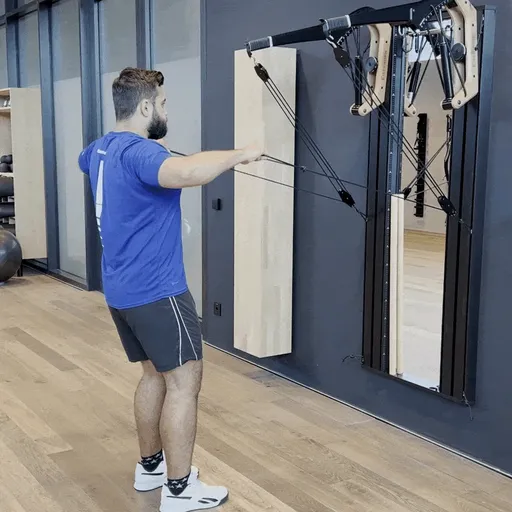 Shoulder rotators alternating on Cable Pulley