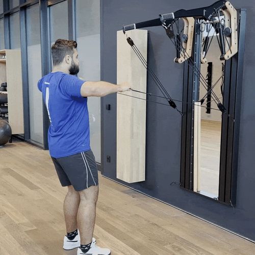 Shoulder rotators parallel to the Cable Pulley