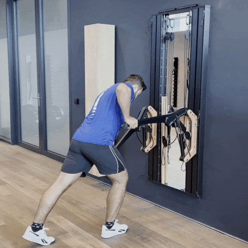 Explosive chest press on the horn alternating