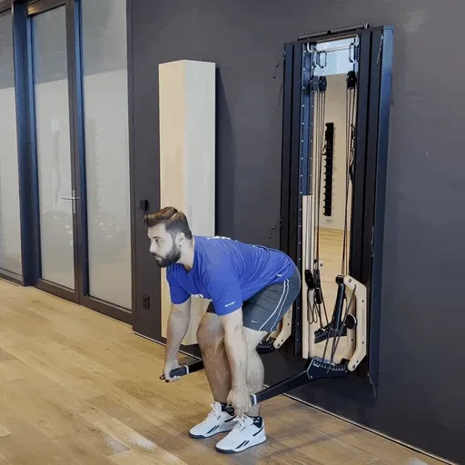 Romanian deadlift with grip on the horn