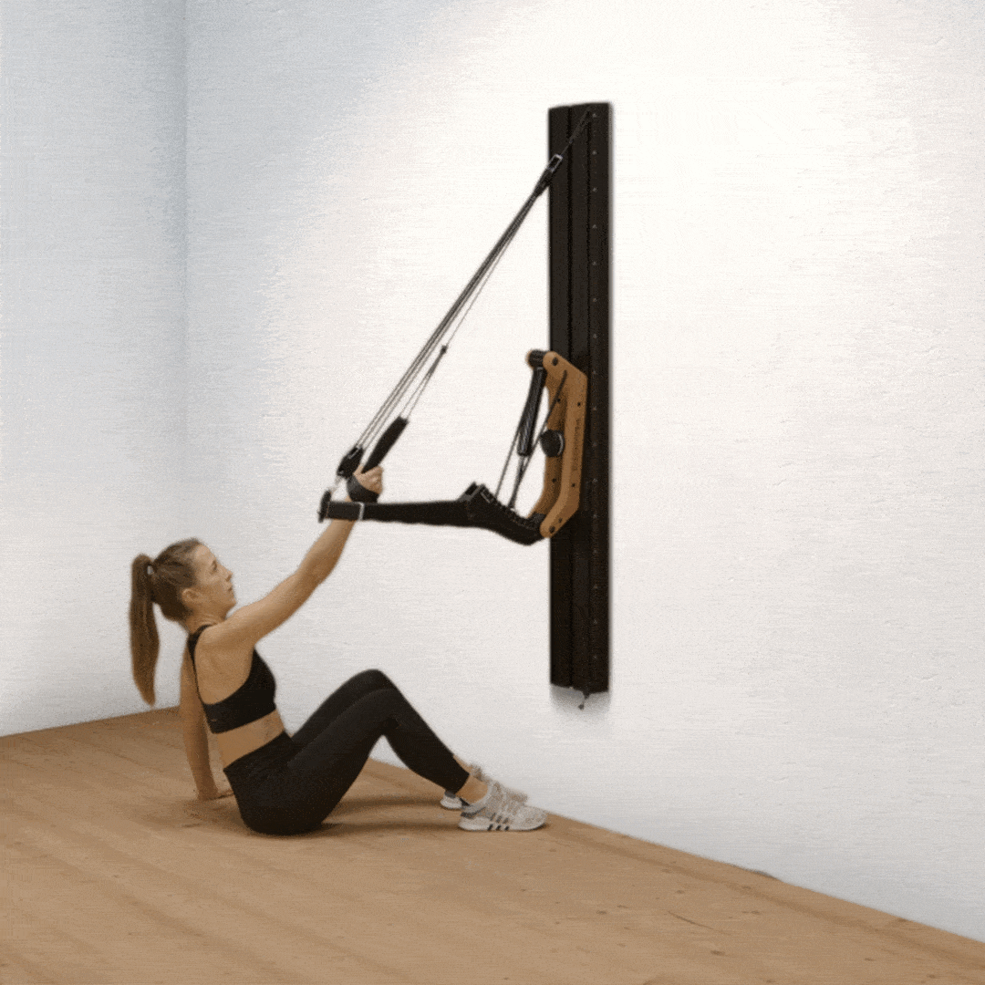 One-armed lat pulldown on Cable Pulley