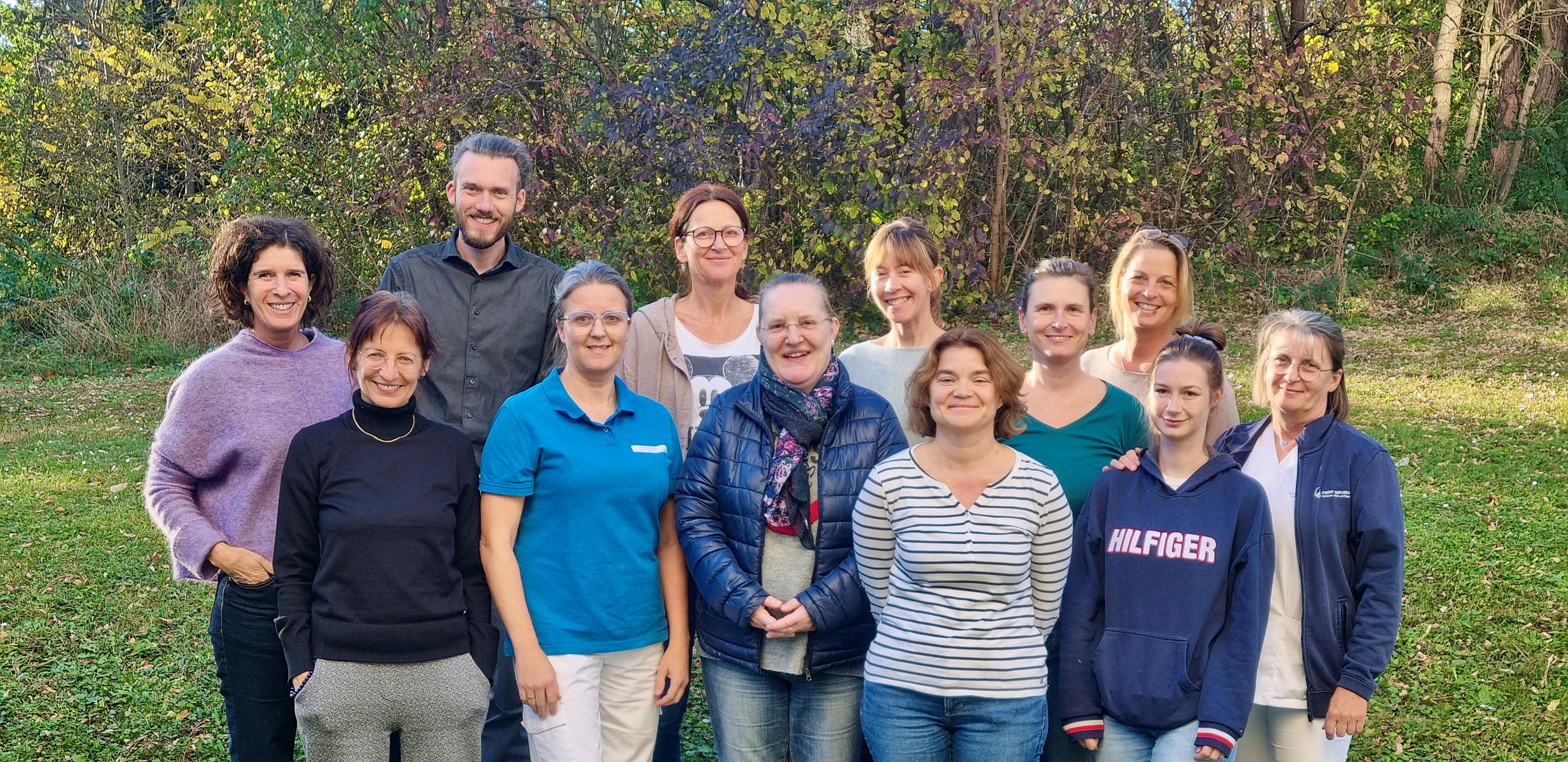 Gruppenfoto aller Mitarbeiterinnen und Mitarbeiter im Palliativ-Team