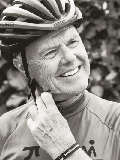 Mennesker, der cykler på hjul af Grøn