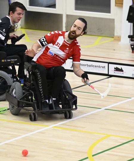 EM i powerchair hockey