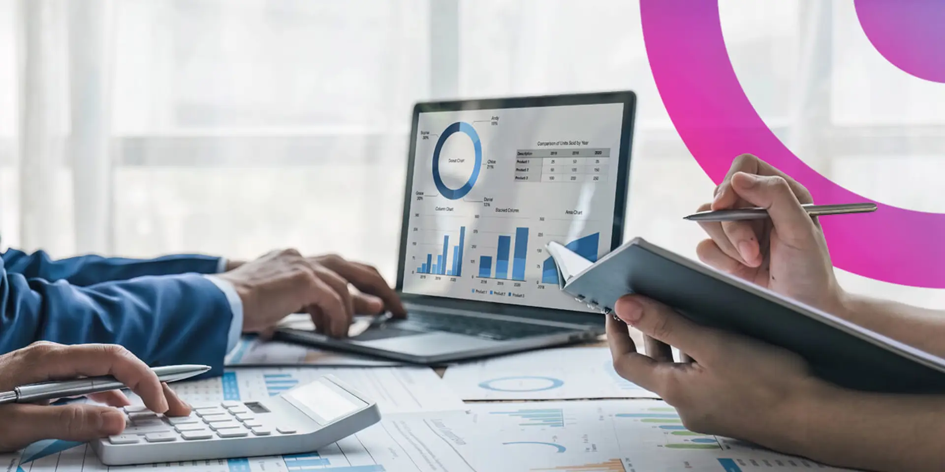 //a.storyblok.com/f/328957/c862e9e709/financial-services-meeting.jpg