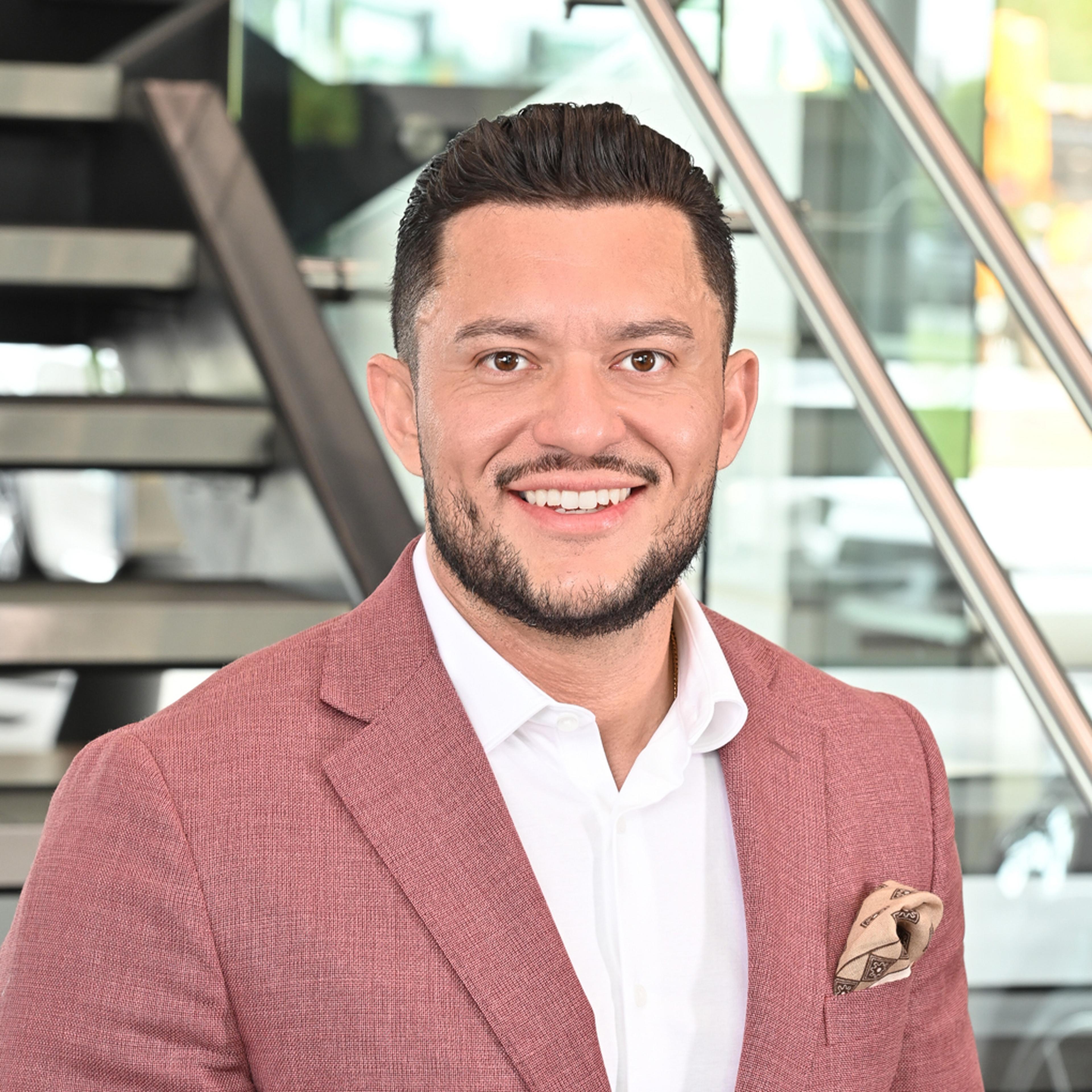 Photo of Oscar Cruz