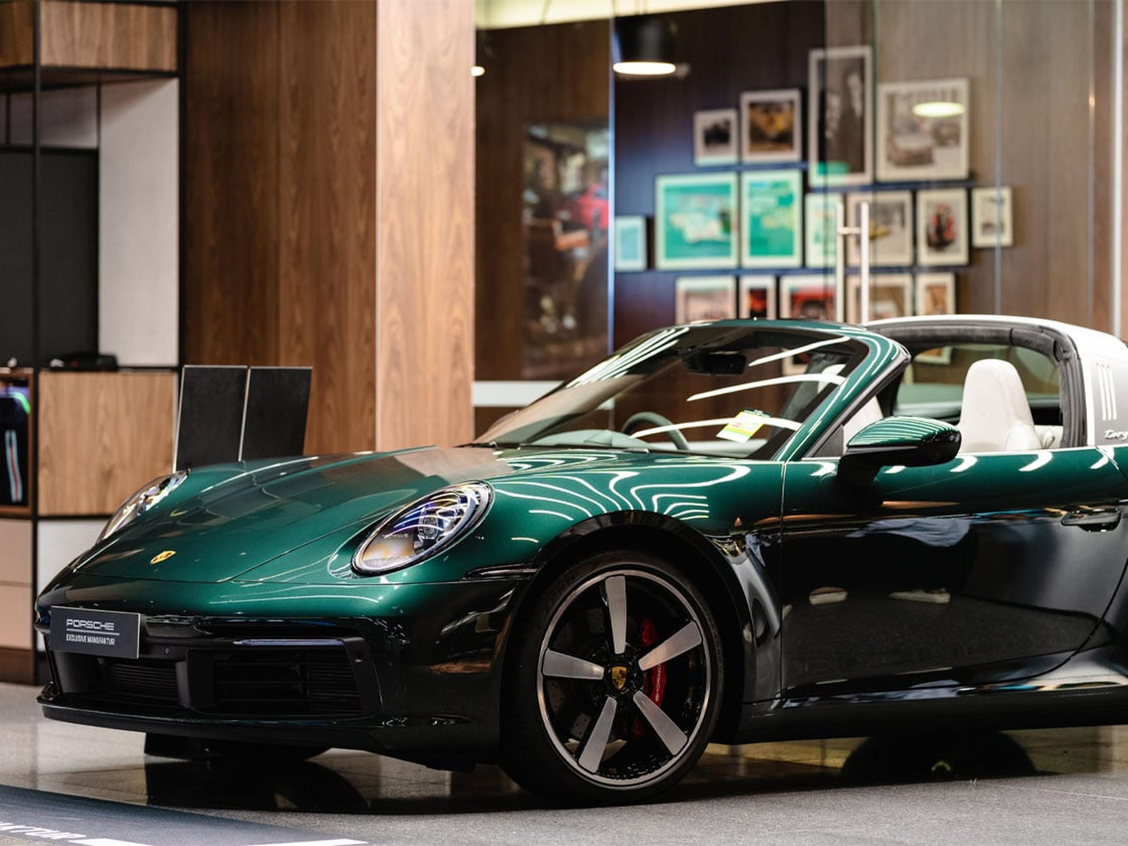 Green Porsche 911