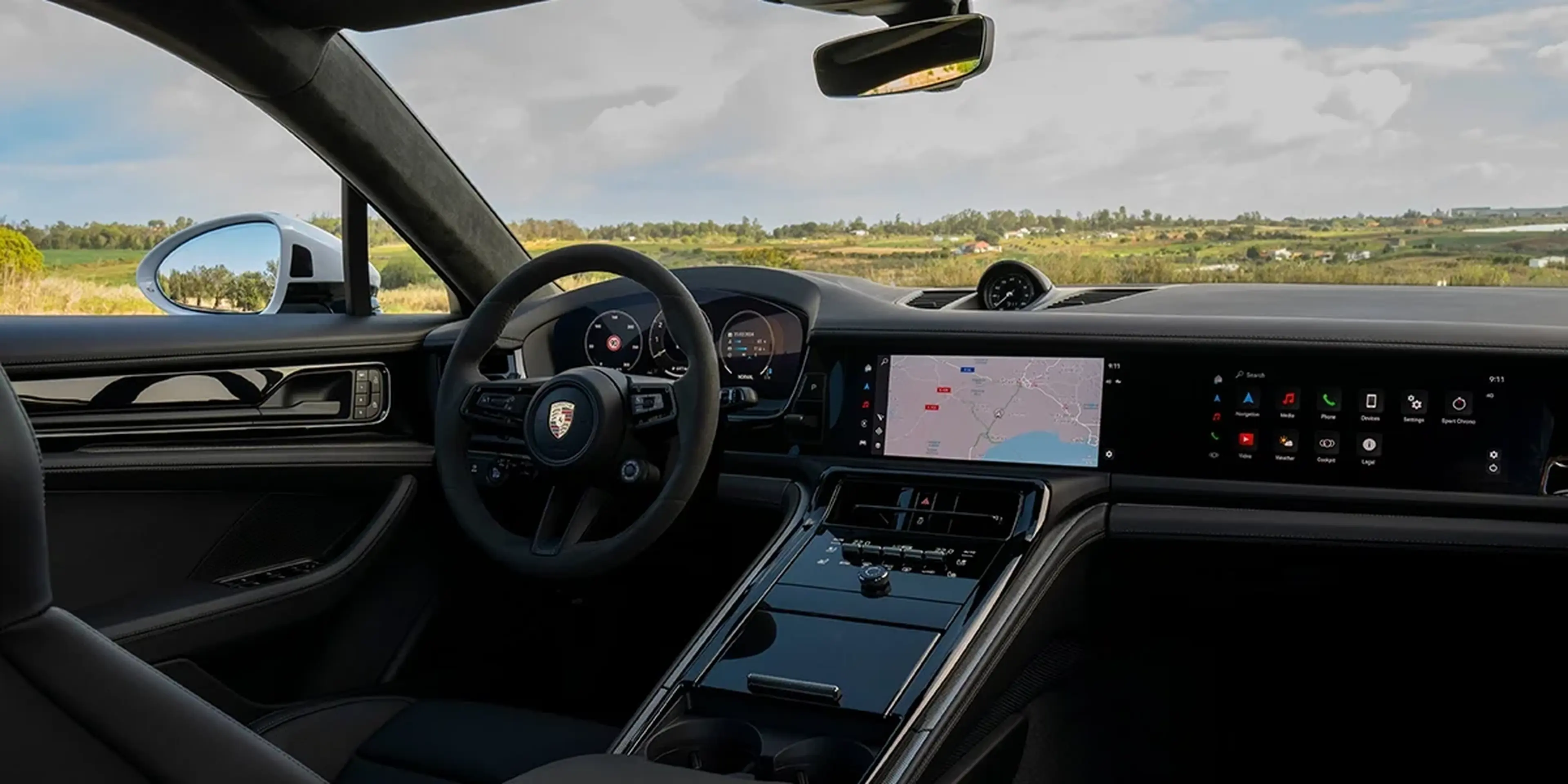 Digital cockpit of the 2026 Porsche Panamera 4