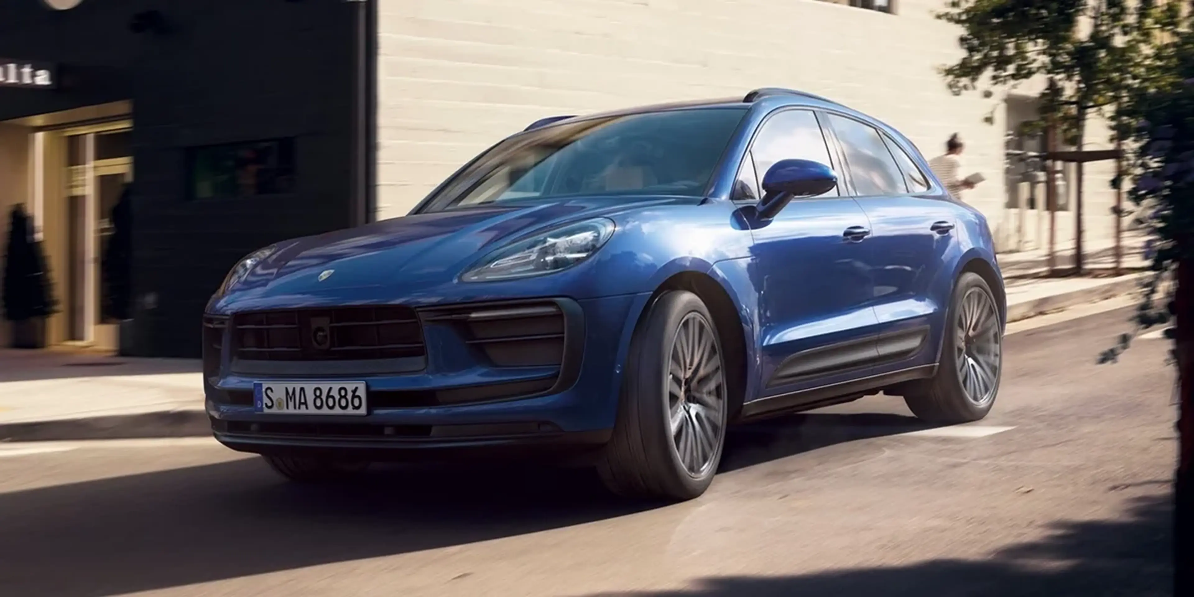 Porsche Macan equipped with Porsche Doppelkupplung (PDK) transmission, highlighting fast and smooth shifting performance