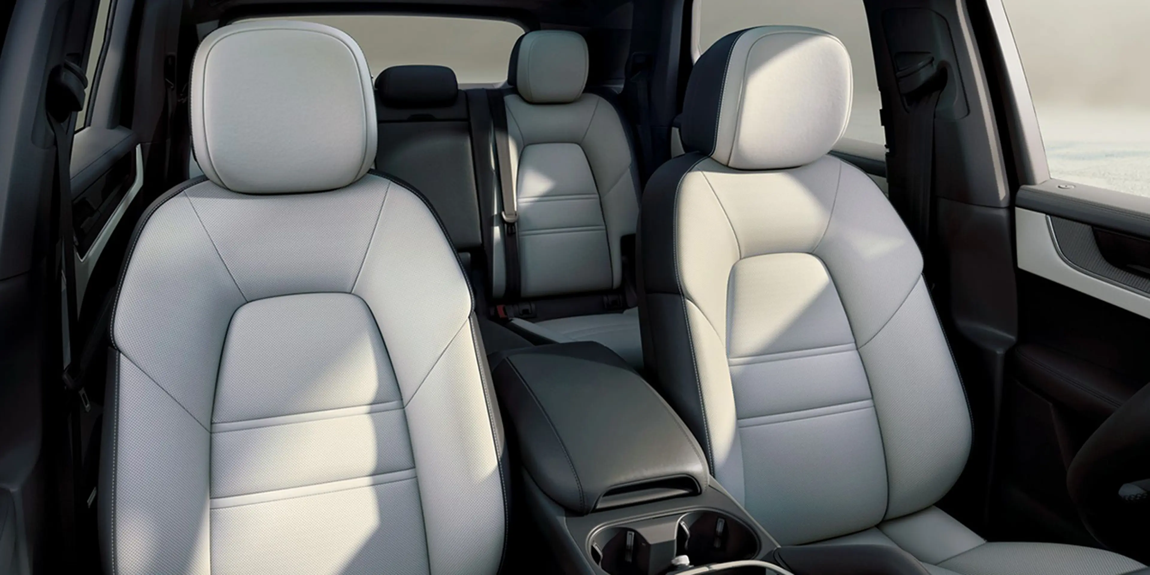 2025 Porsche Cayenne Interior