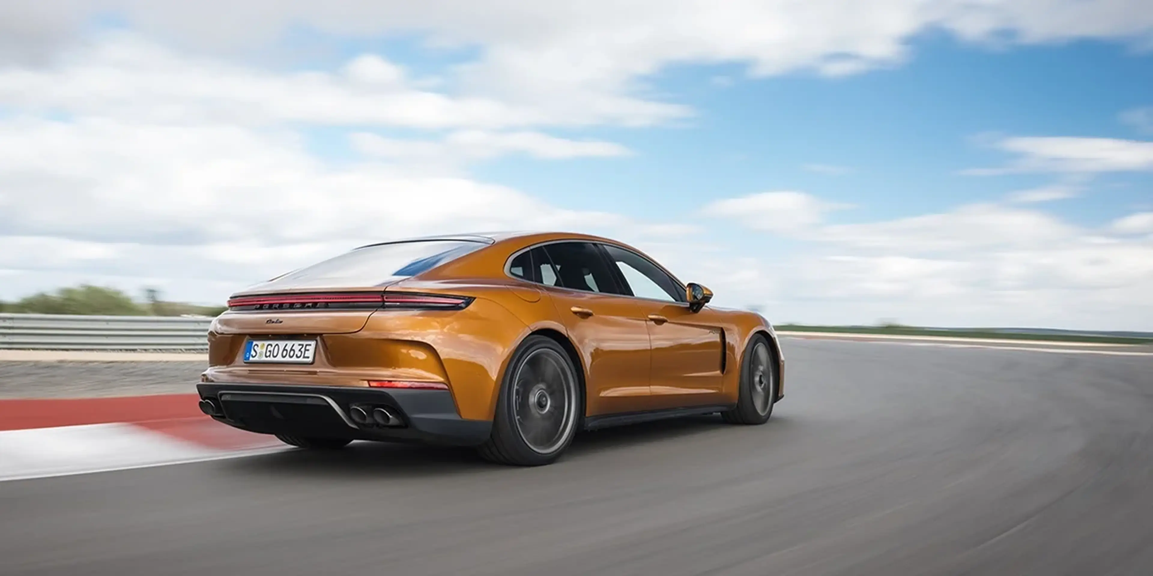 2026 Porsche Panamera E-Hybrid in Lincolnwood