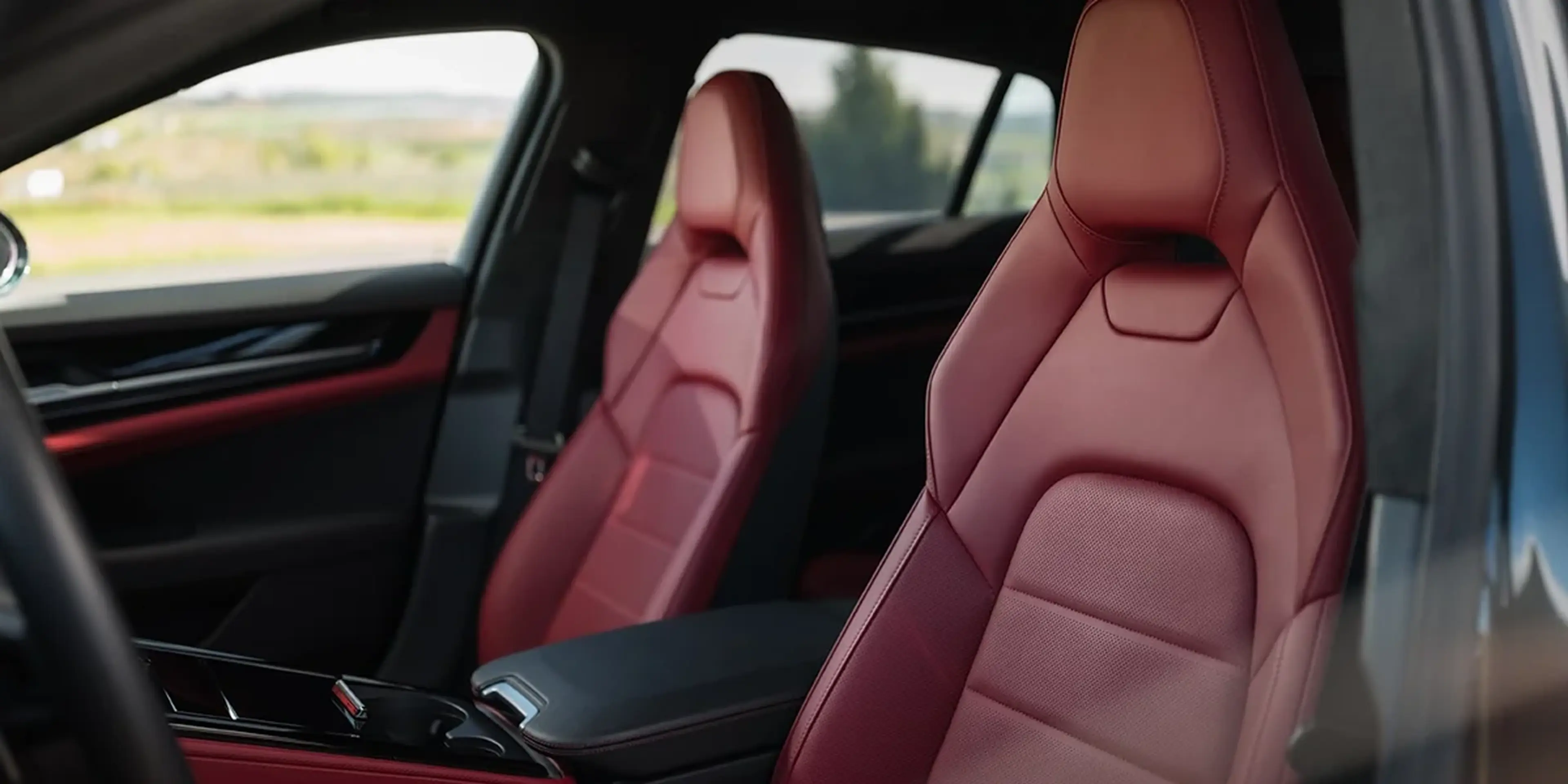 2025 Porsche Panamera Interior