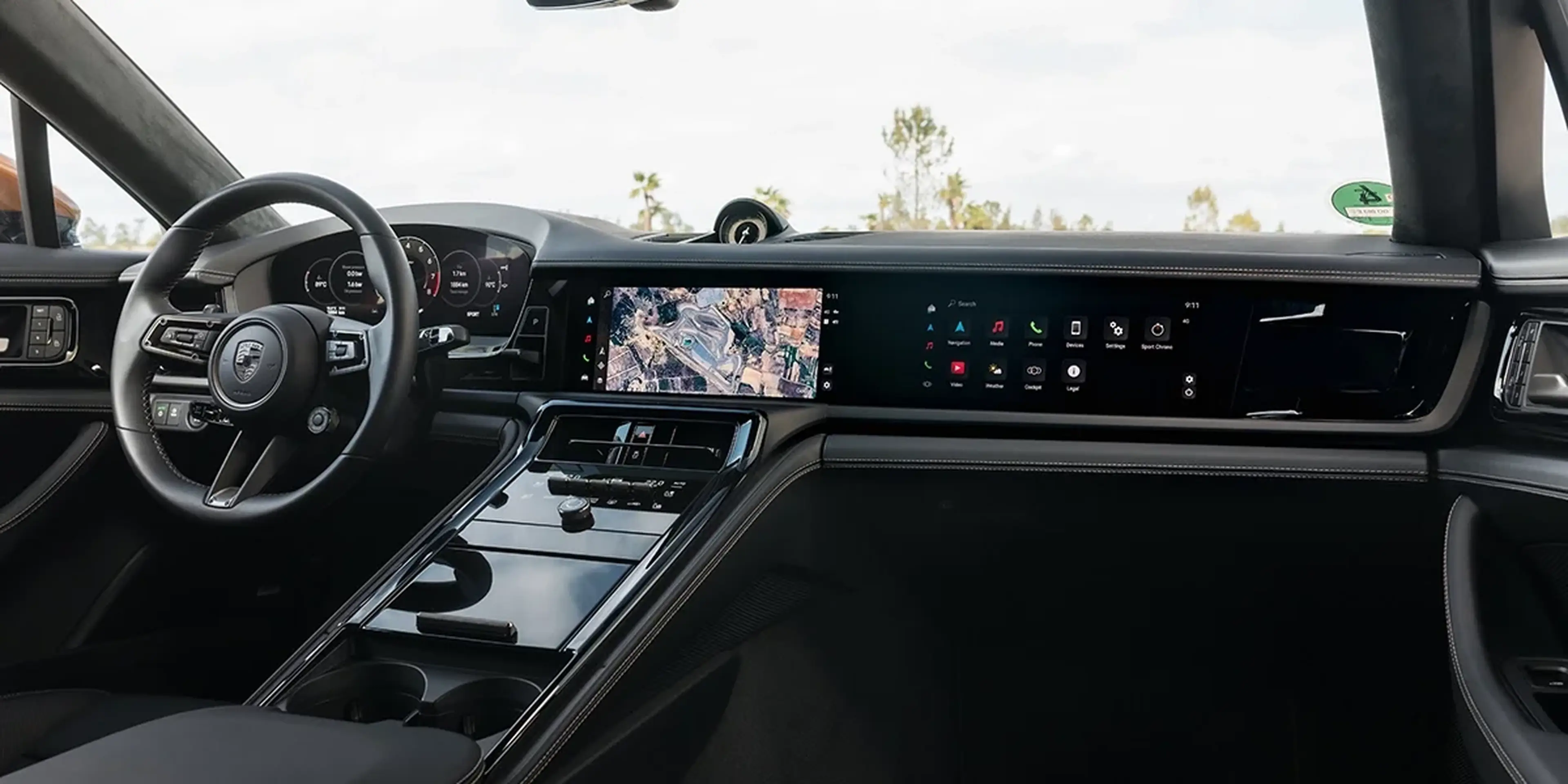 Digital cockpit of the 2026 Porsche Panamera 4 E-Hybrid