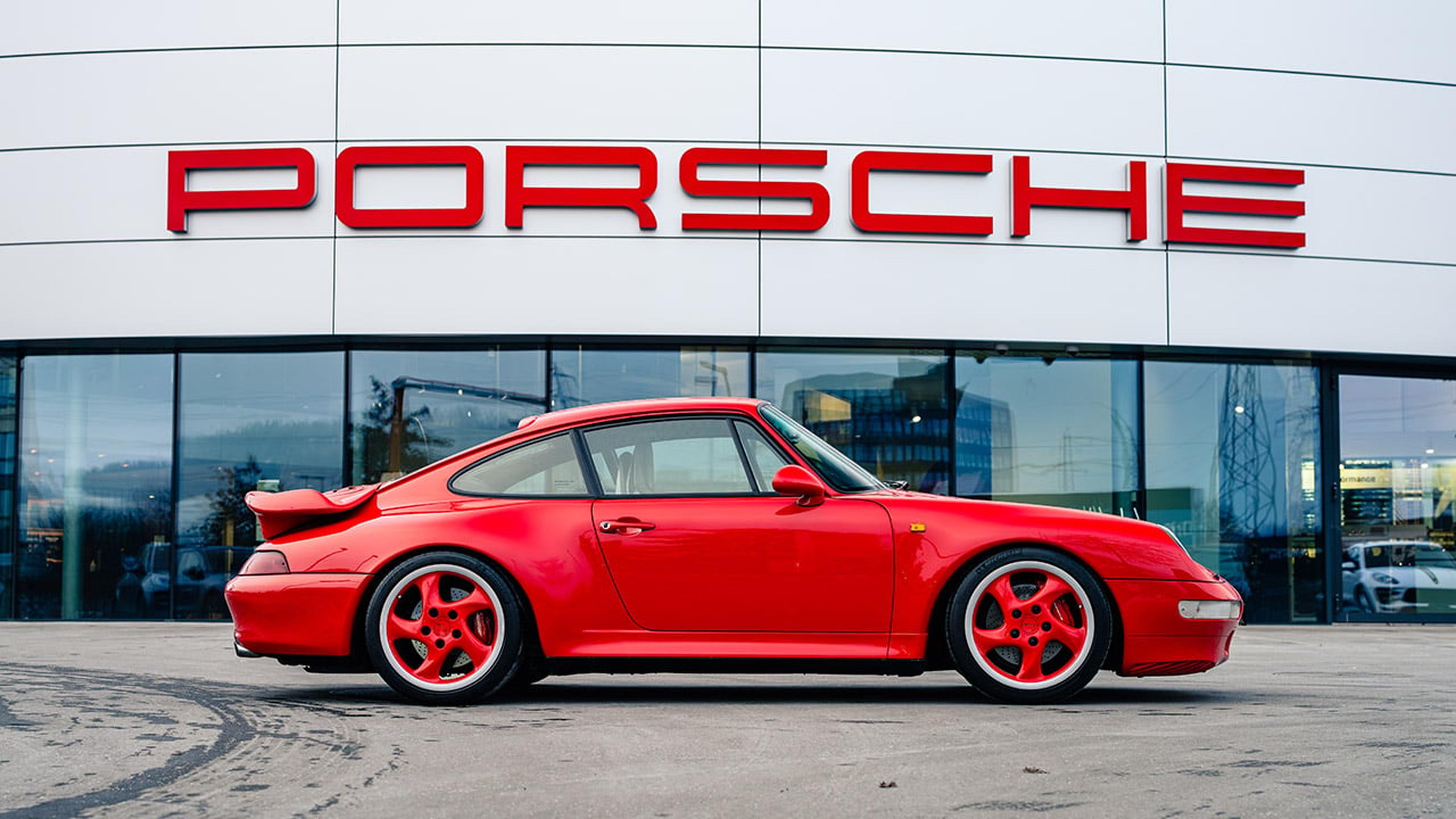 Restauration eines Porsche Classic Sportwagens.