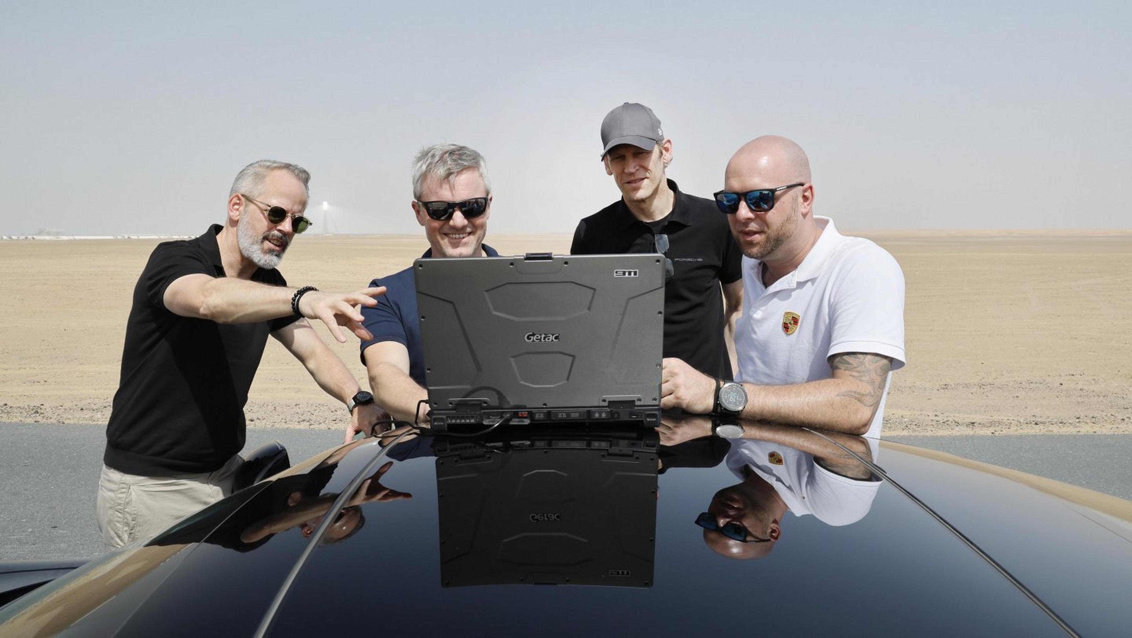 Porsche 911 team viewing specs of the 2025 Porsche 911.