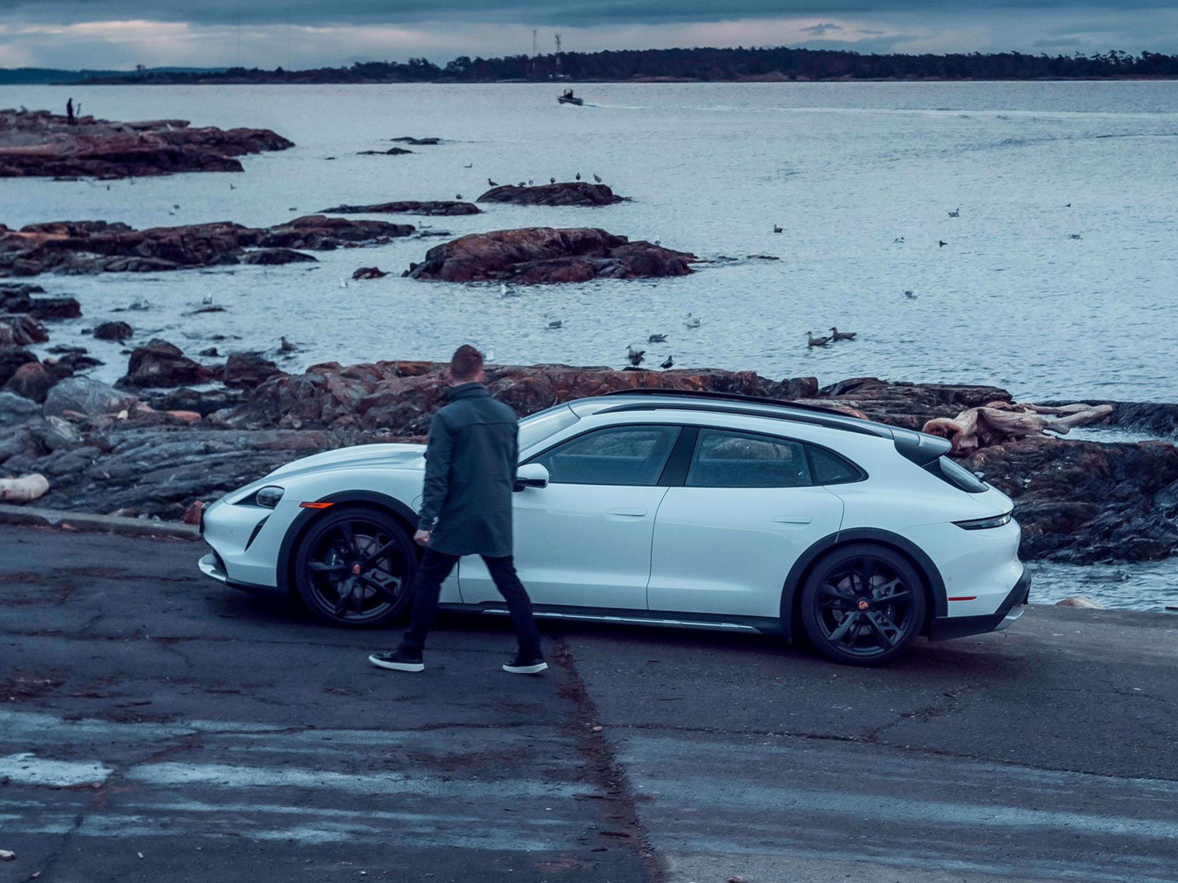 Inspiring Discovery with the Porsche Taycan Cross Turismo