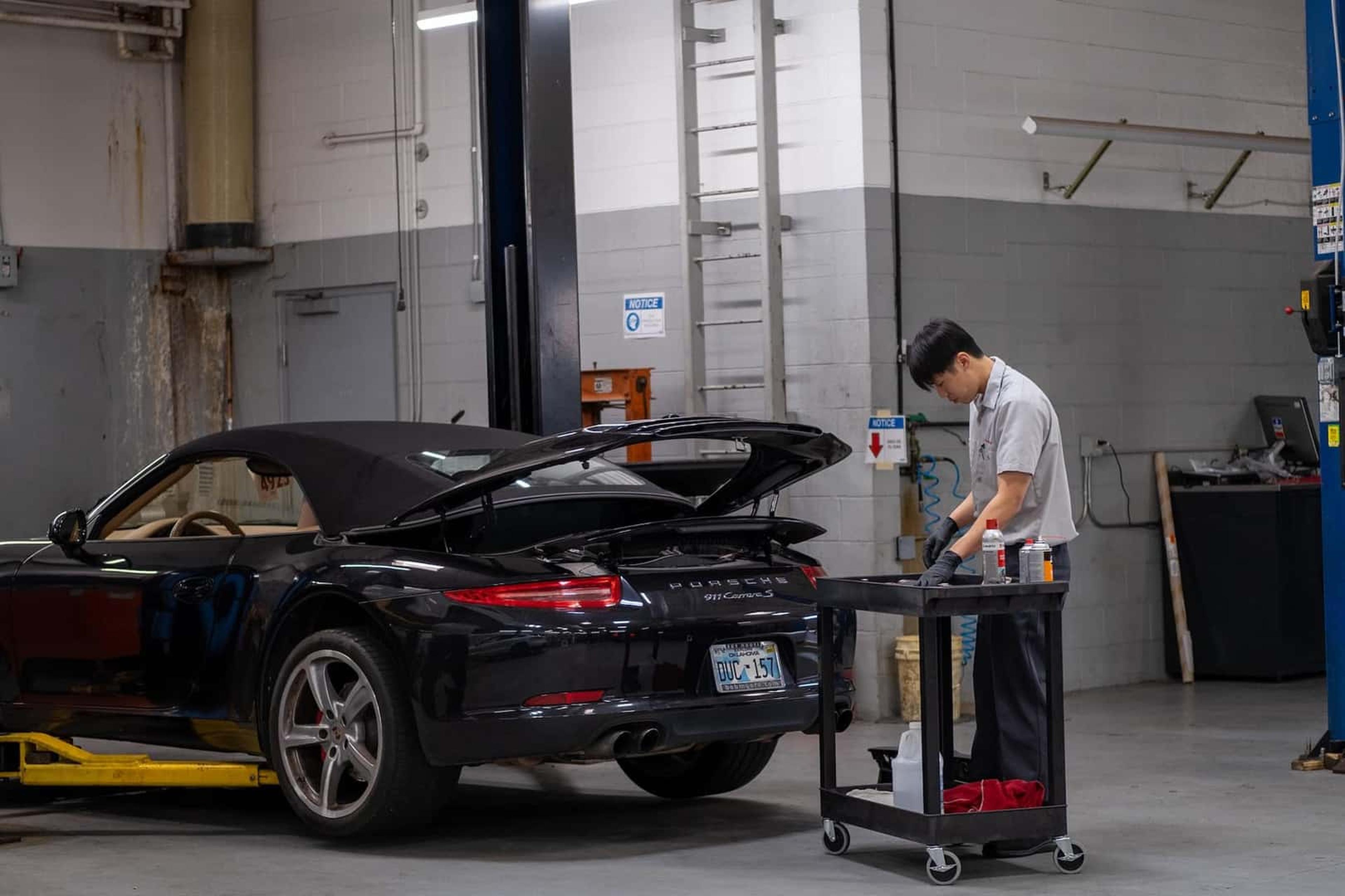 Porsche 911 in Porsche service center
