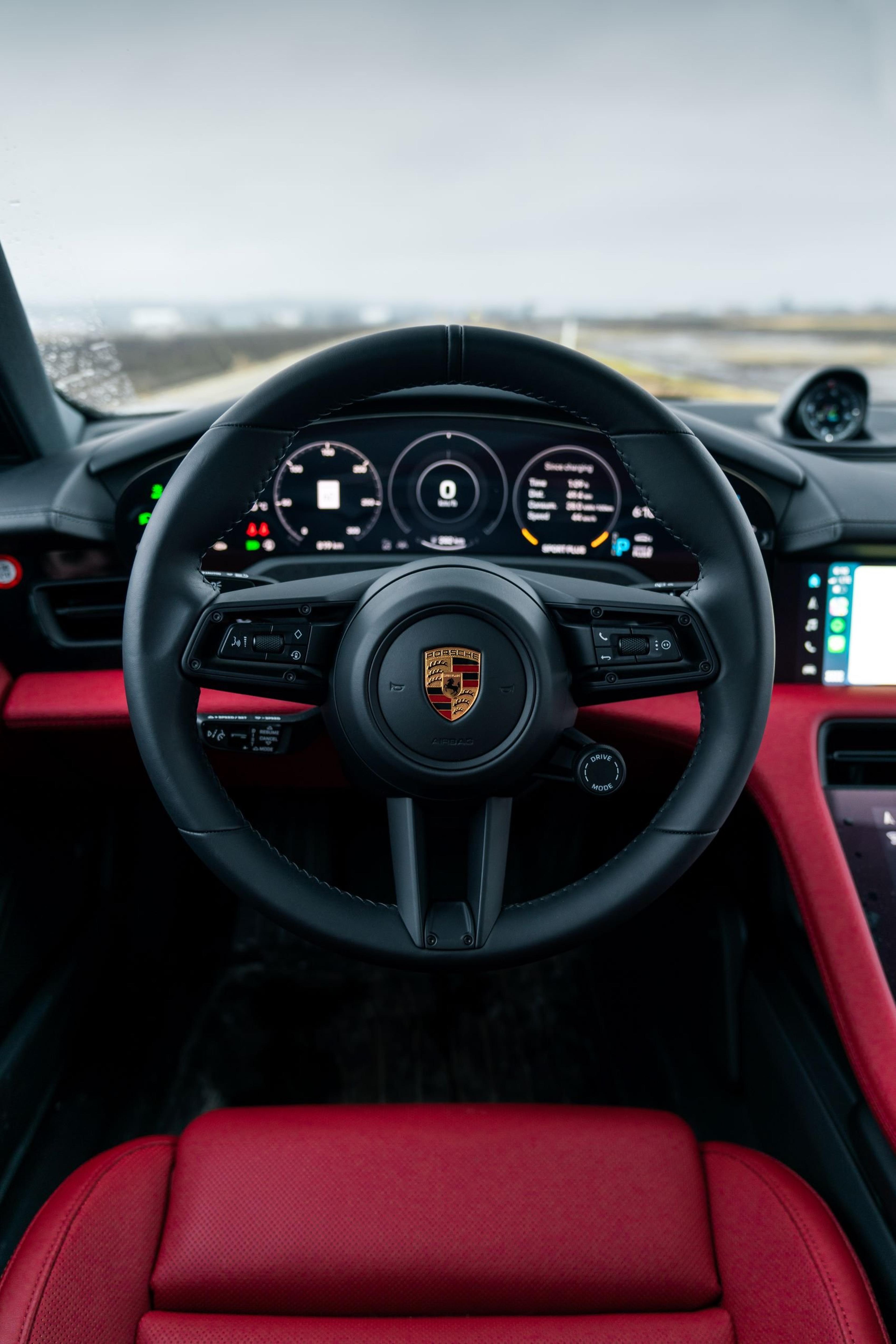 Porsche Taycan vs Tesla Model S